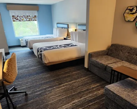 La Quinta Inn & Suites by Wyndham Warner Robins - Robins AFB Hotels in Warner Robins