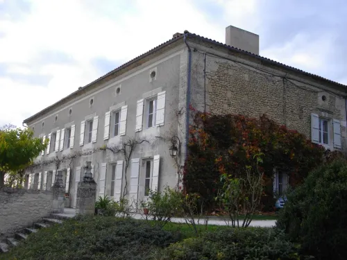 Domaine de Puyrousse Hotels in Verteillac