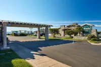 Cavalier Oceanfront Resort Hotels near San Simeon State Park