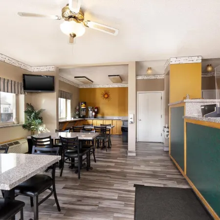Cedar Valley Inn