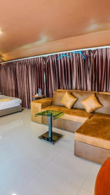 ห้องพักสำหรับสามท่านพร้อมวิวสระว่ายน้ำ