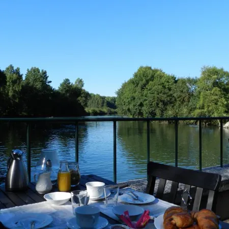 Moulin de la Chevriere Отели в г. Саше