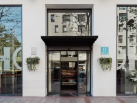 Hotel Miró Hotels near Dona Casilda Park