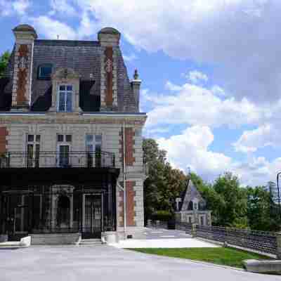 Art Hôtel Rochecorbon Hotel Exterior