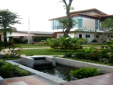 The Park Nangrong Resort Отели в г. Нанг Ронг