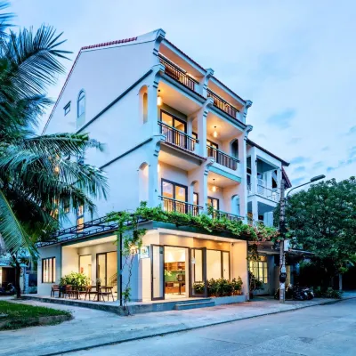 Lacasa Old Town Villa Hotels near Cam Kim