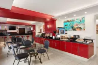 Days Inn & Suites by Wyndham Milwaukee - Breakfast