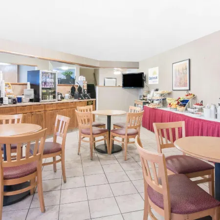 Days Inn & Suites by Wyndham Fargo 19th Ave/Airport Dome