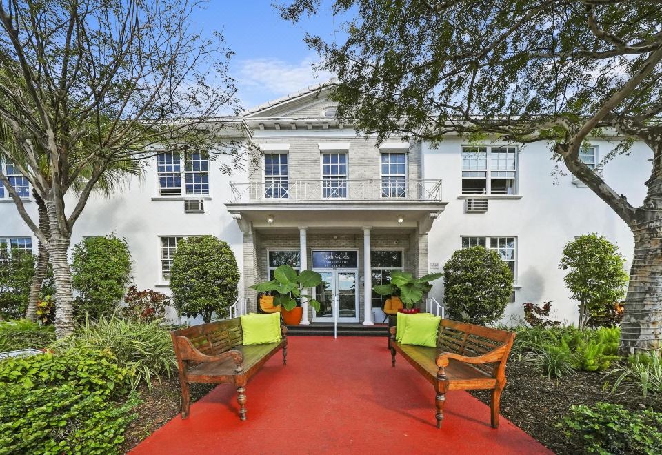 Tradewinds Apartment and Hotel Over view