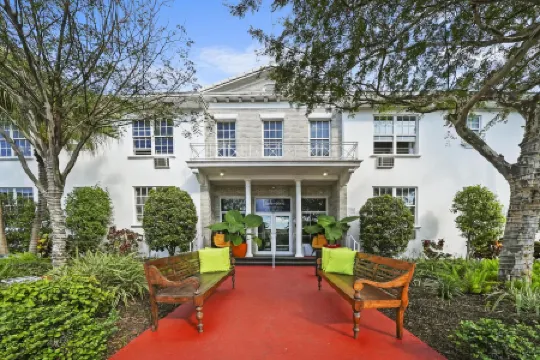 Tradewinds Apartment Hotel Miami Beach Отели рядом с достопримечательностью «Холокааст Мемориал Майами-Бич»