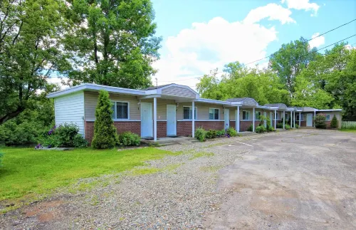 Motel des Deux Lacs Hotels in Lac-Brome