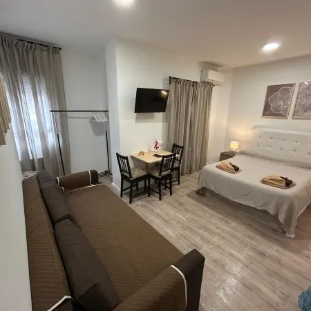 Habitaciones en Embajadores Отели рядом с достопримечательностью «Арганзуэла»
