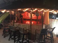 The Beach House Carabao Island - bar