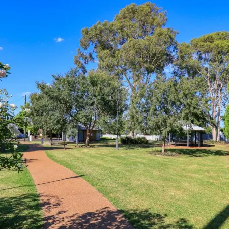 Golden Peak Motel PeakHill