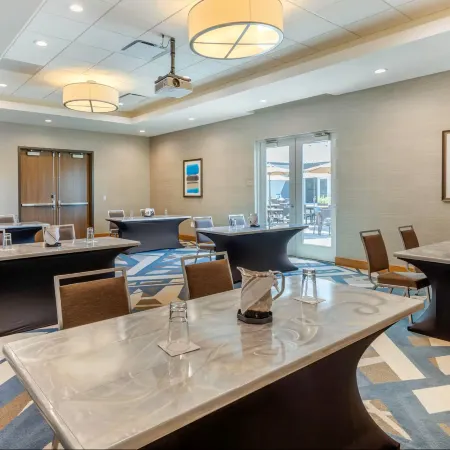 Holiday Inn Express Bettendorf - Davenport NE by IHG