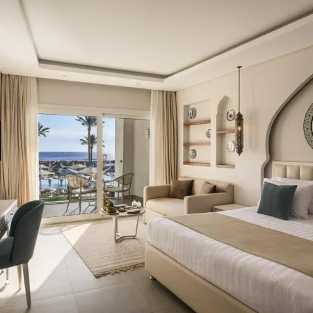 Sunrise Remal Beach Resort Отели рядом с достопримечательностью «Шаркс-Бэй»