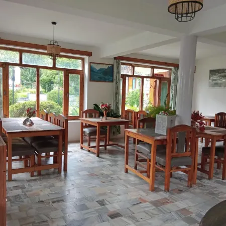 Tourist Hotel 10 Minutes Walking Distance from the Mall