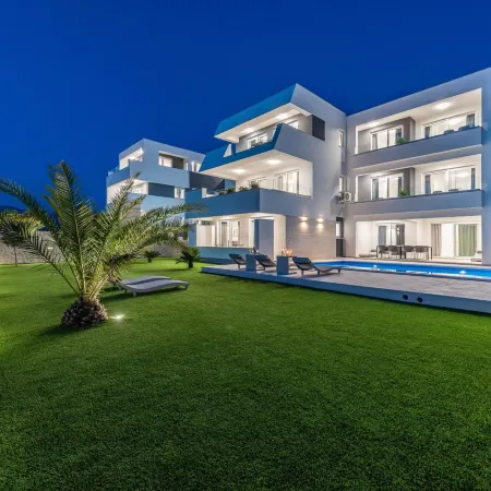 Apartments & Rooms Pool Villas Maris