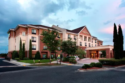 Courtyard Jacksonville I-295/East Beltway Hotels near Plato's Closet - Regency, FL