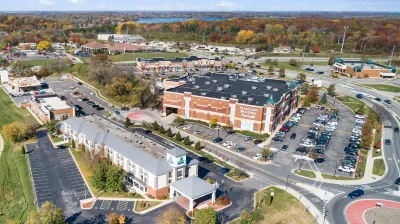 Holiday Inn Express & Suites Delafield