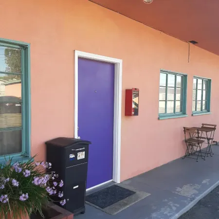 Harry's Mancave - A Vintage Motel on the Historic 395 Route - the New Star Motel Experience