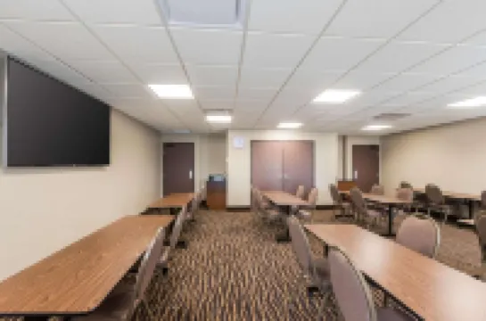 สลีปอินน์แอนด์สวีทส์ เวสต์ดิมอยน์ ใกล้จอร์แดนครีก