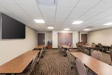 Sleep Inn & Suites West des Moines Near Jordan Creek Отели рядом с достопримечательностью «Clive Elementary School»