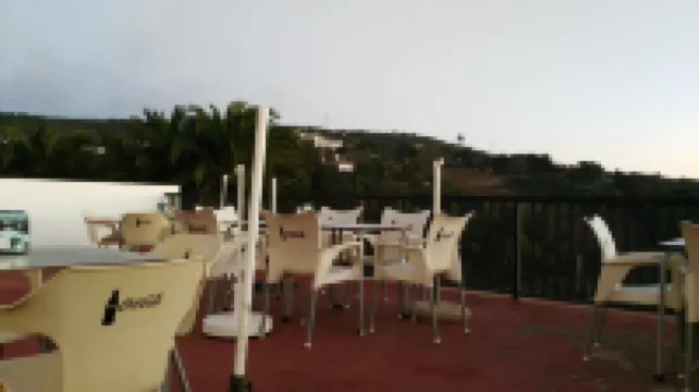 ペンション アンパロ ラス アヤス