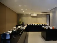 Dubai Suites - breakfast