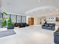 Hotel West Tbilisi Отели рядом с достопримечательностью «Станция метро Грмагеле»