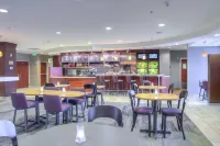 莫比爾戴弗妮/東海岸萬怡飯店 - 游泳池