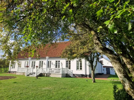 Fontänens Bed & Breakfast Отели в г. Треллеборг