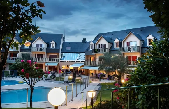 奧馬哈海灘美居酒店