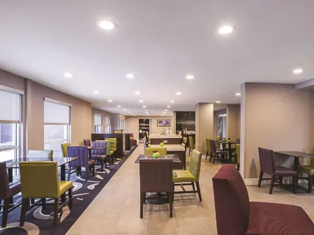 La Quinta Inn & Suites by Wyndham Detroit Utica
