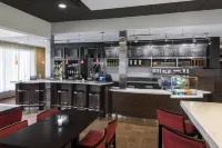 Courtyard Cincinnati Blue Ash - bar