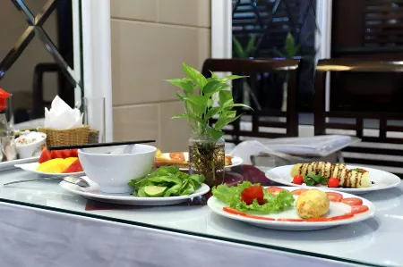 Holiday Suites Hotel & Spa