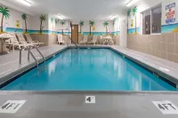 Days Inn by Wyndham Kansas City International Airport - Pool