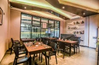 Hotel Ruchira Moonline Resto