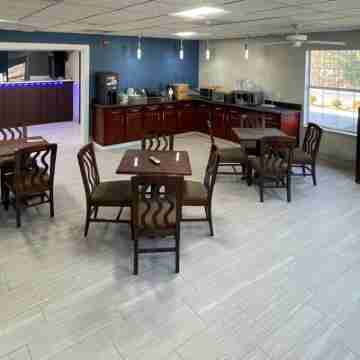 Baymont by Wyndham Adairsville Dining/Meeting Rooms
