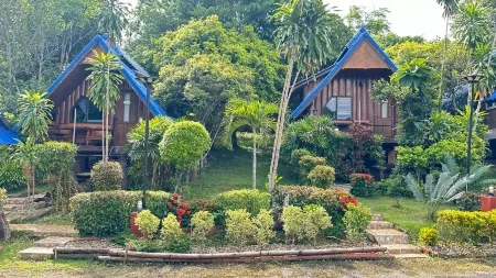 Banphu Montalang Resort Отели рядом с достопримечательностью «Wat Phra That Doi Kong Mu»