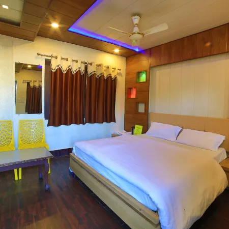 Hotel Mamta Palace, 500 Meters from Nakki Lake Отели в г. Маунт-Абу