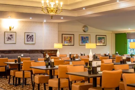 Hampstead Britannia Отели рядом с достопримечательностью «Хайгейтское кладбище»