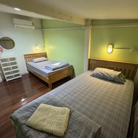 De Hostel Отели рядом с достопримечательностью «Ао Прачап»