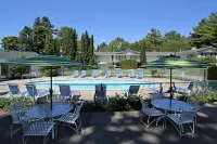 Colonial Inn Harbor Springs - Swimmingpools