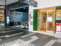 The Espy Hostel Hotels near منتزه كيرنز