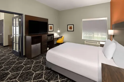La Quinta Inn & Suites by Wyndham Olathe - WiFi