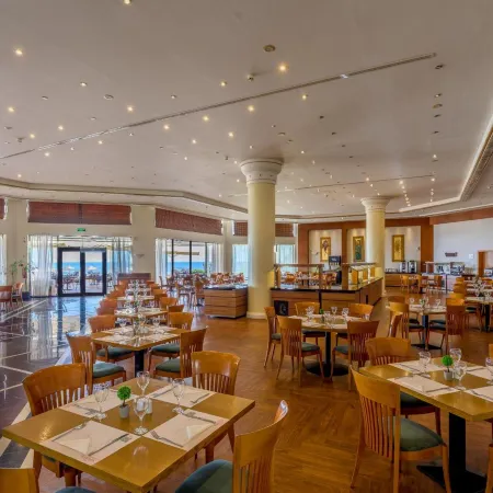 Ramada Plaza by Wyndham Thraki