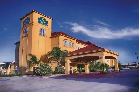 La Quinta Inn & Suites by Wyndham Alice Отели в г. Элис