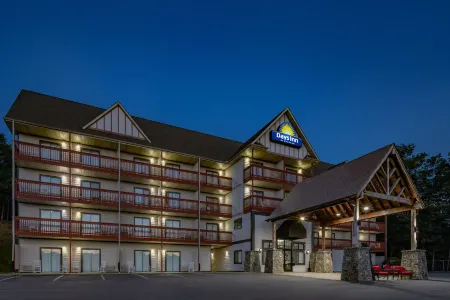 Days Inn by Wyndham Waynesville NC Отели в г. Пиджен