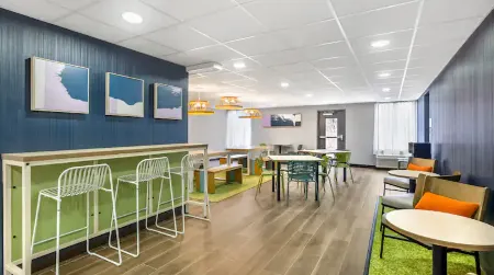 Spark by Hilton Roanoke Airport Отели в г. Холлинс